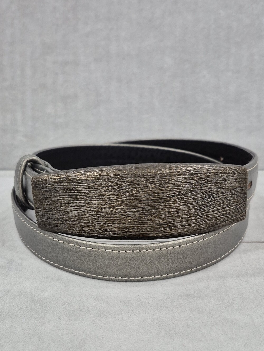 Carlisle belt women's medium pewter metallic leather textured bronze buckle